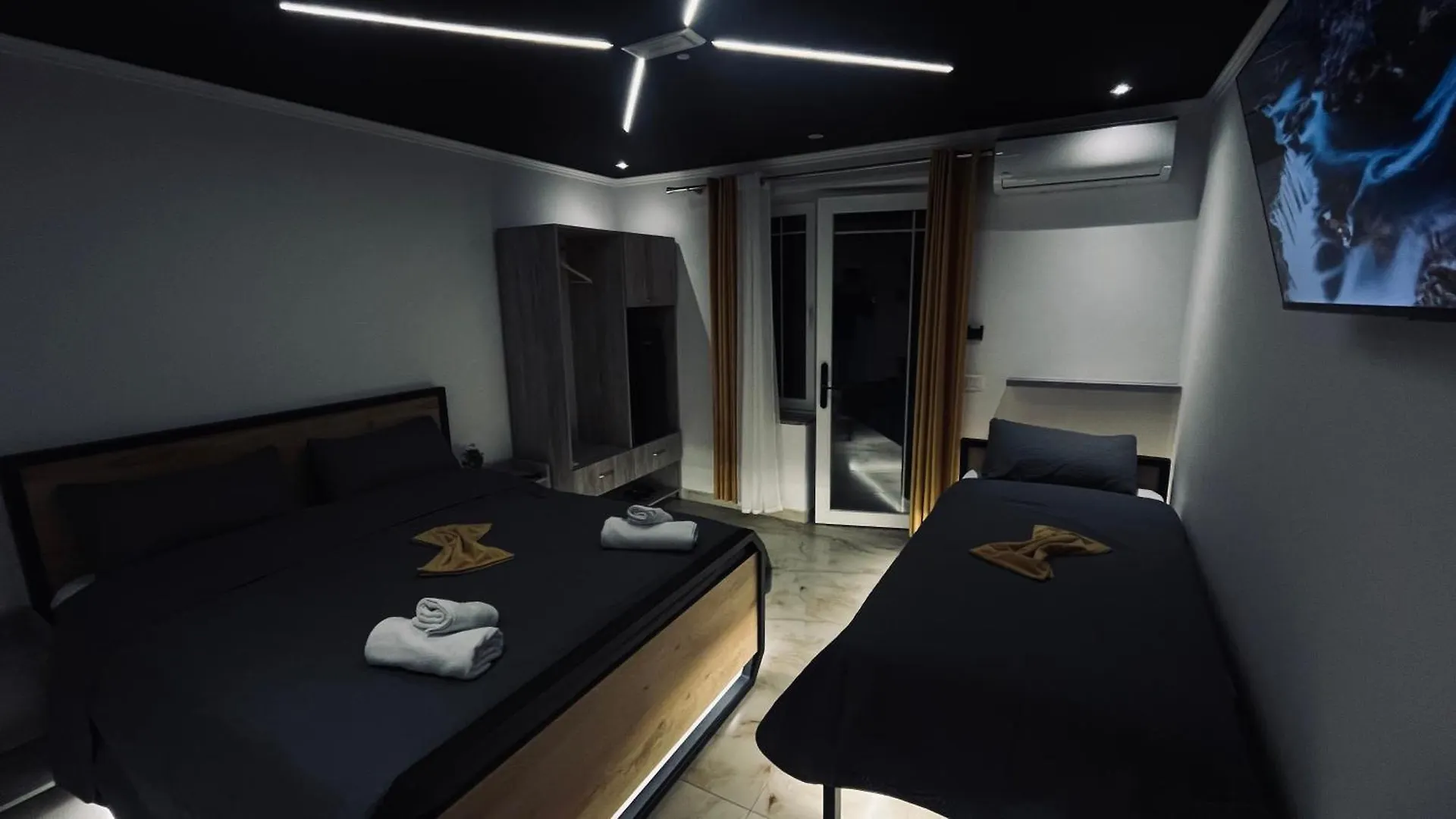 Hotel Davids Koman 0*,  Albanië