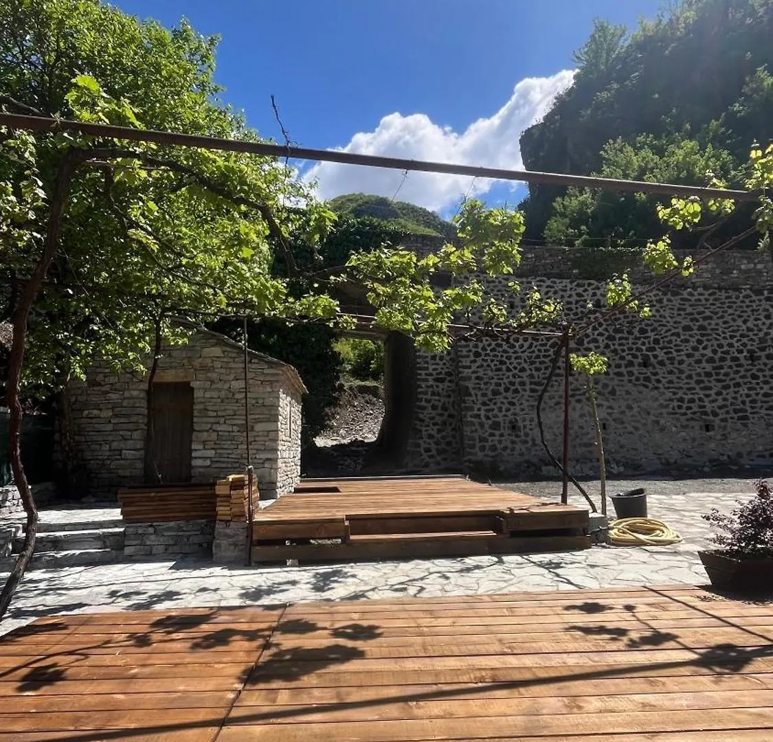 Hotel Davids Koman 0*,  Albanië