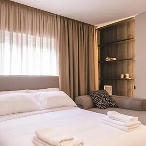 two-steps-apartments.hotels-in-tirana.com/